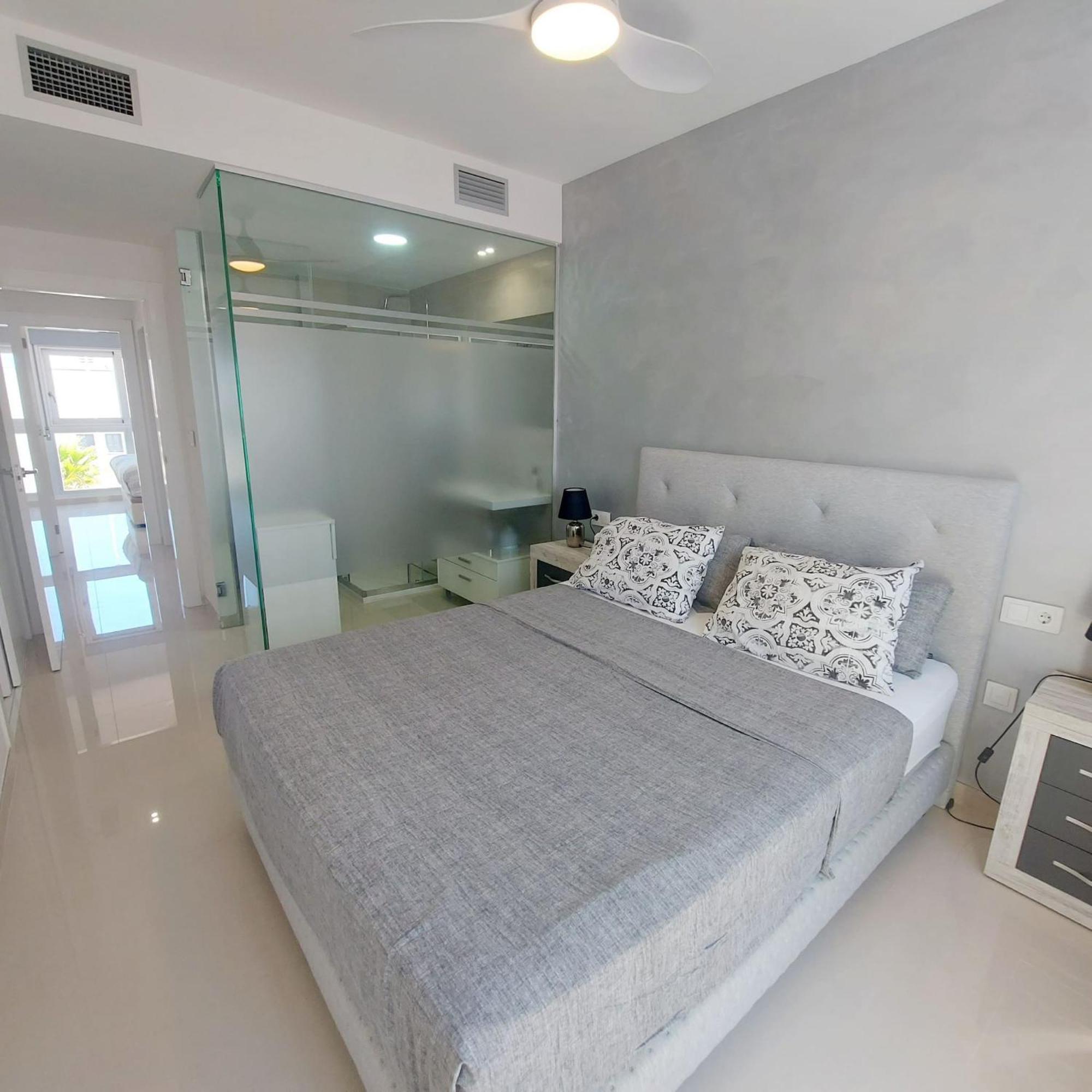 Property Punta Prima Amay Торрев'єха Екстер'єр фото